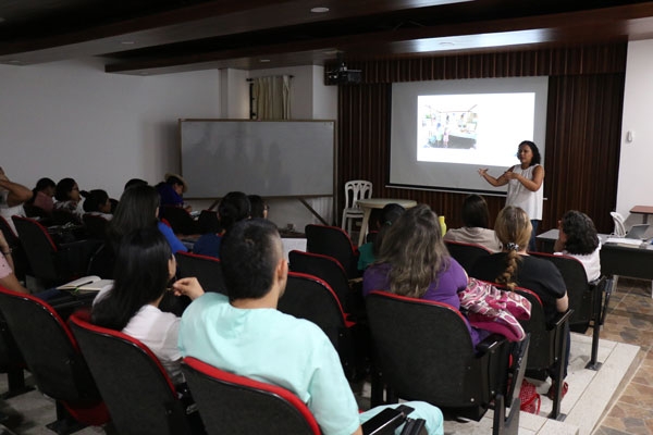 "Ahora el analfabetismo es no dominar m&aacute;s de un idioma"