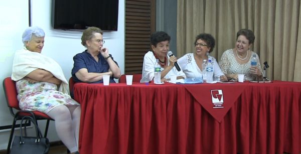 Escritoras se rebelan contra el olvido