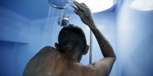 Estudiantes suizos crean duchas que consumen un 90 % menos de agua