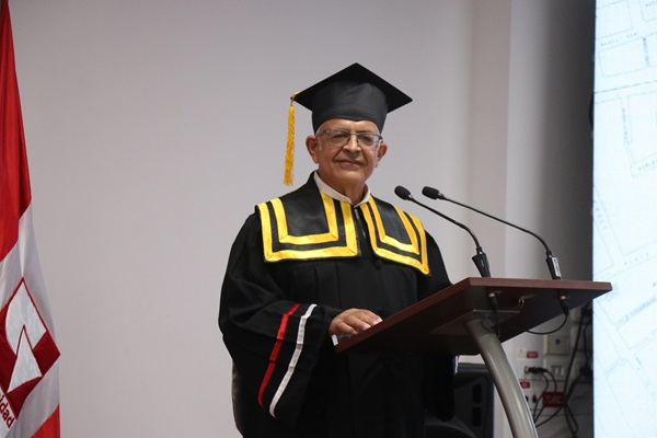 Profesor jubilado recibe condecoraci&oacute;n de la Liga Colombiana Contra el C&aacute;ncer