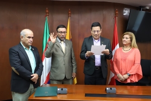 Se posesiona nuevo decano de Administraci&oacute;n