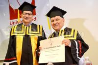 Cient&iacute;ficos que dedicaron su vida a descifrar enigmas del c&aacute;ncer, condecorados por Univalle