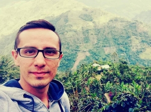 Egresado gana premio en Bienal Internacional de Radio