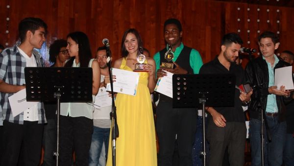 Triunfos en Festival de la Canci&oacute;n Universitaria