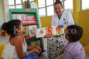 Cuentos y canciones, los 'medicamentos' para ayudar a ni&ntilde;os en hospitales de Cali