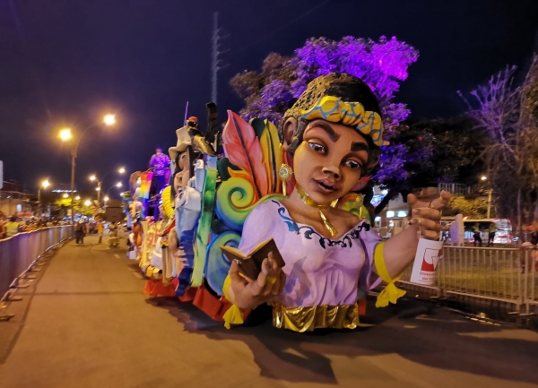 Sedes de Univalle desfilaron en La Fiesta de mi Pueblo