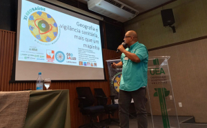 Profesor de Salud P&uacute;blica, ponente en Brasil